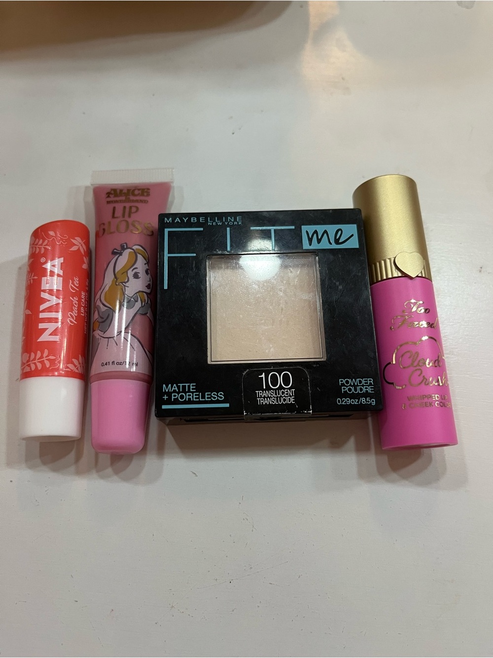 Son de uso, pero el blush de too faced está nuevo